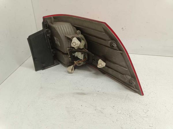 FEU ARRIERE GAUCHE OPEL VECTRA C BREAK - Vue 2